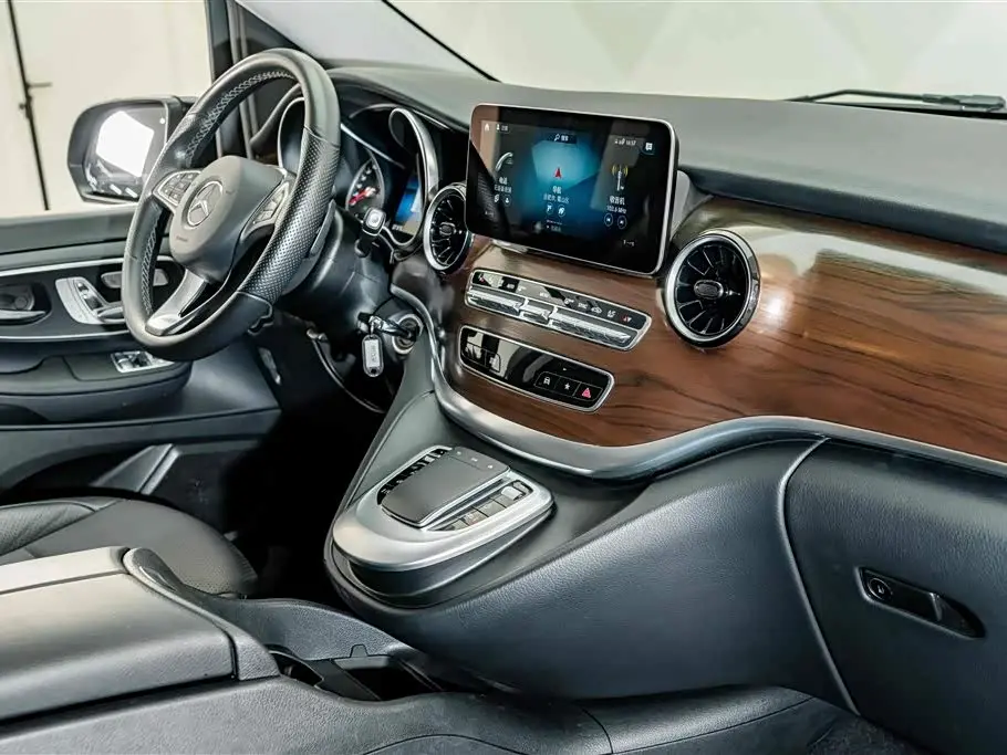 Mercedes-Benz V-Class 2022 — Photo 19/20