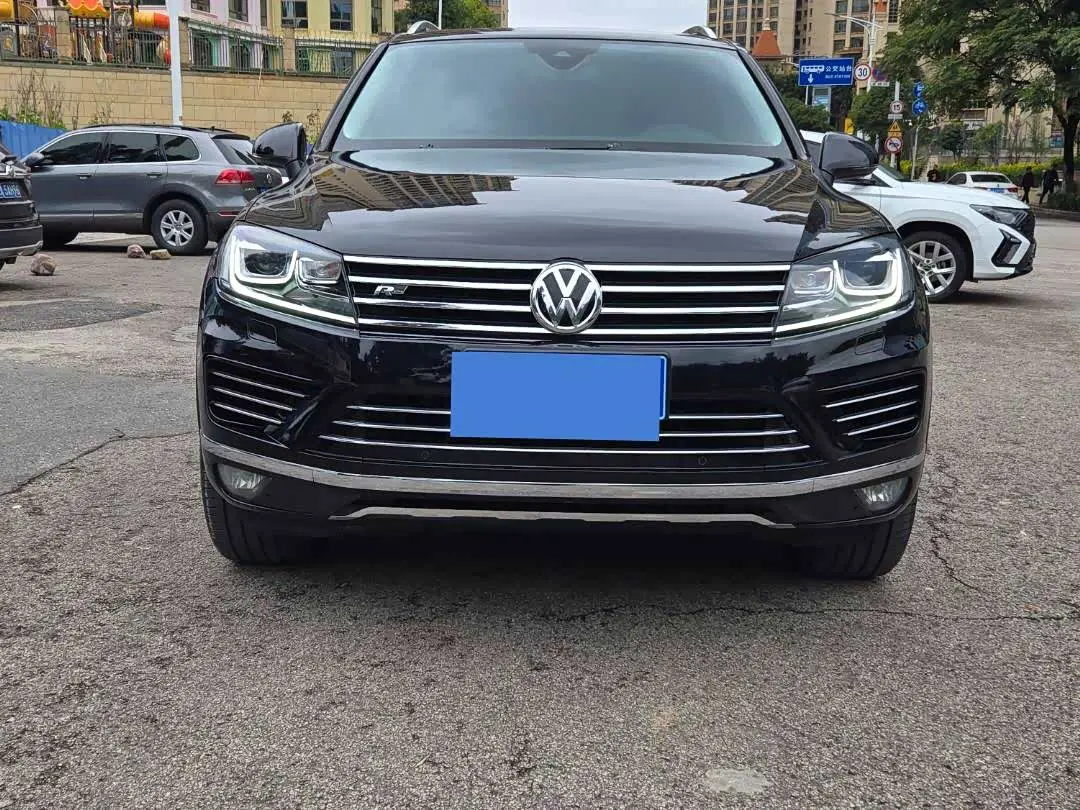 Volkswagen Touareg 2016 — Photo 1/17