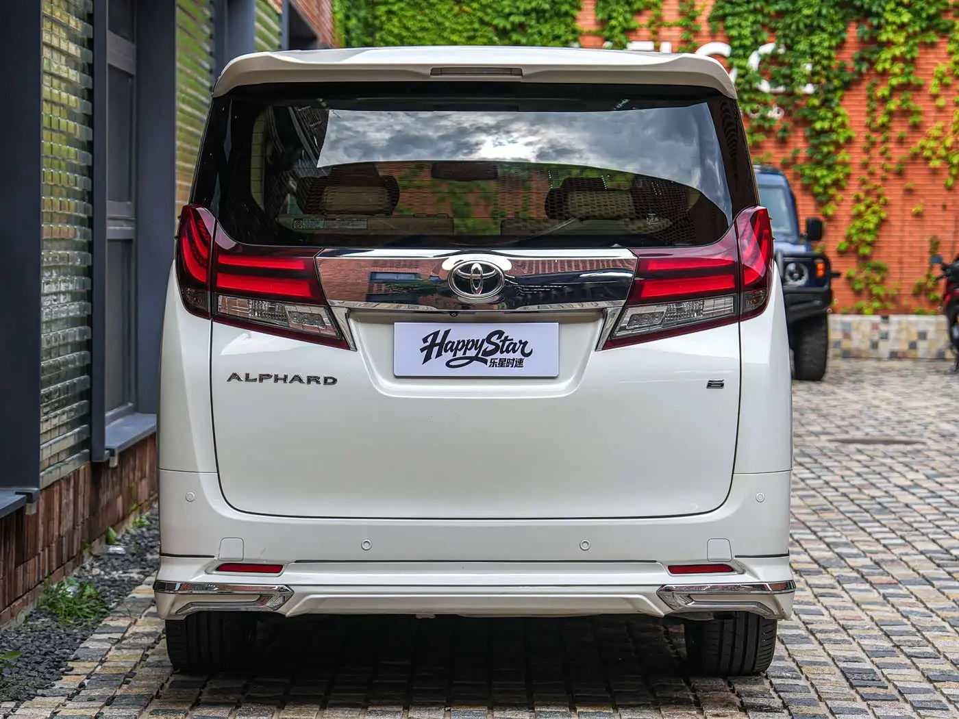 Toyota Alphard 2016 — Photo 5/15