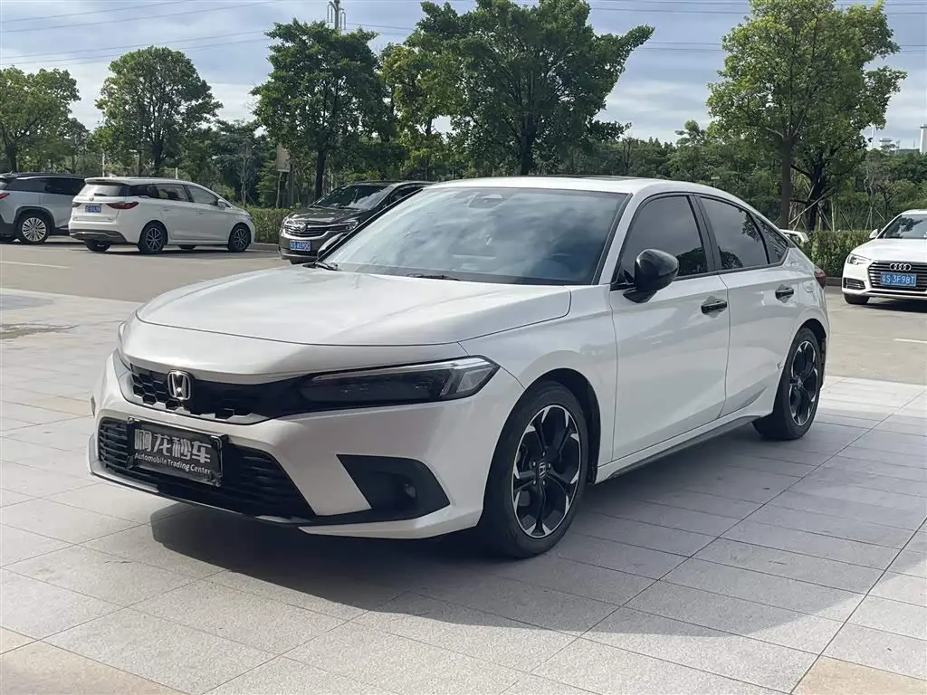 Honda Civic 2024 — Фото 1/9