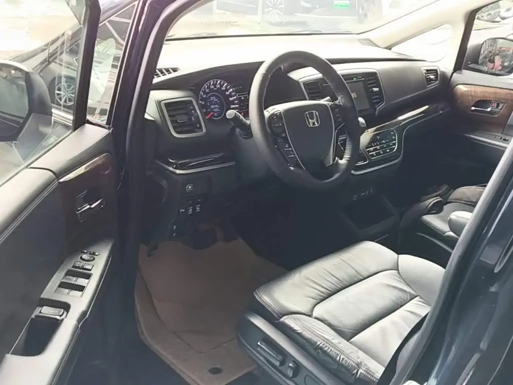 Honda Odyssey 2018 — Şəkil 16/20