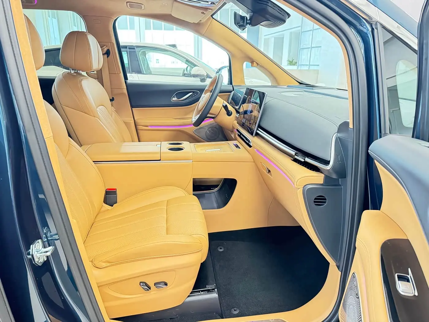 Voyah Auto Voyah Dreamer 2025 — Photo 3/10