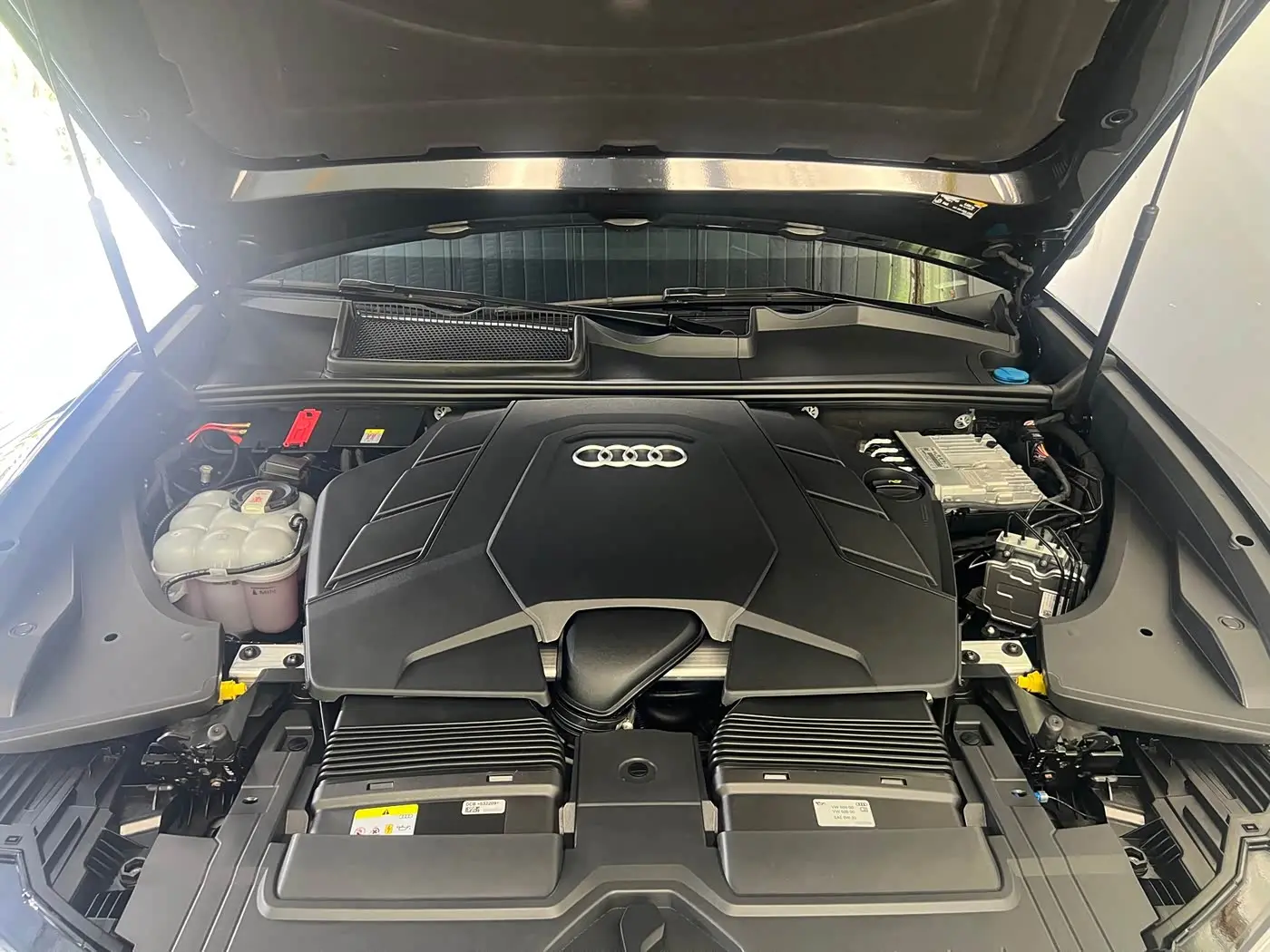 Audi Q8 2023 — Photo 7/20