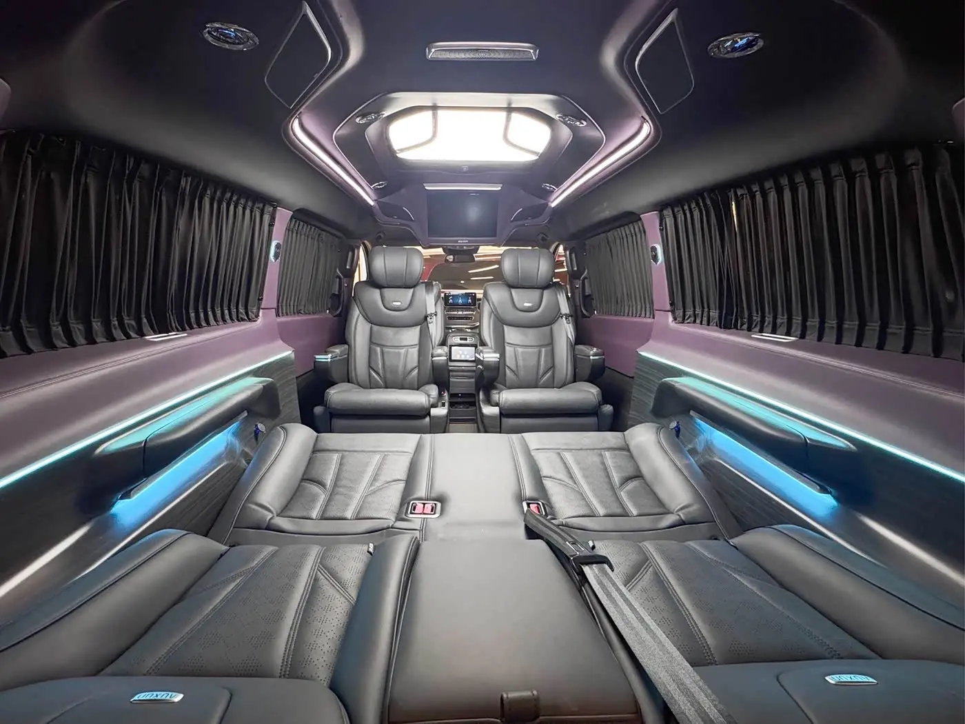 Mercedes-Benz V-Class 2022 — Photo 6/14