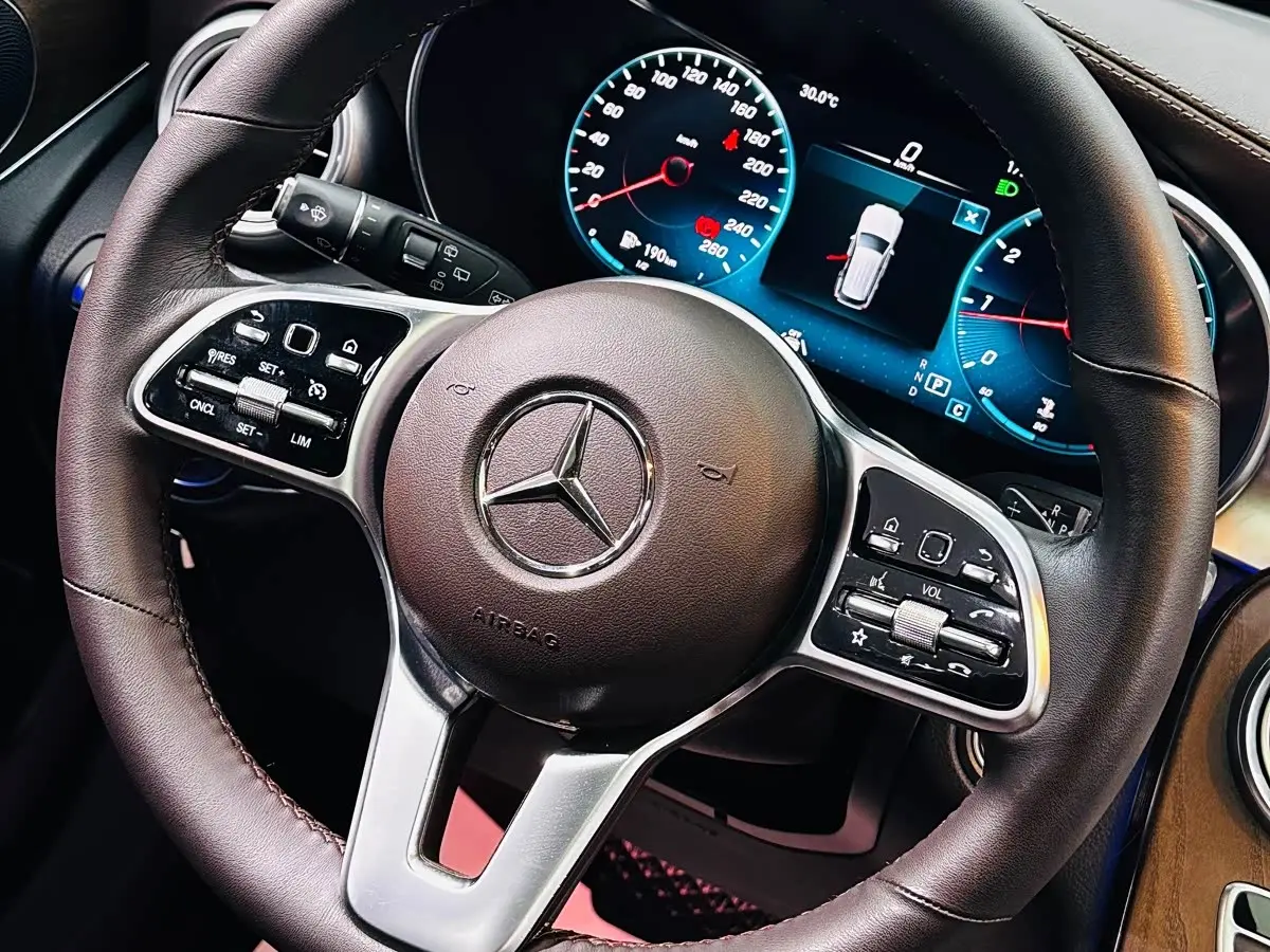 Mercedes-Benz GLC 2023 — Photo 16/20
