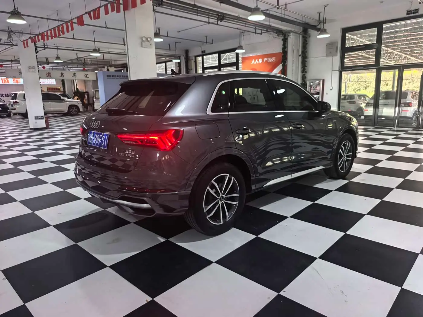 Audi Q3 2023 — Şəkil 9/12