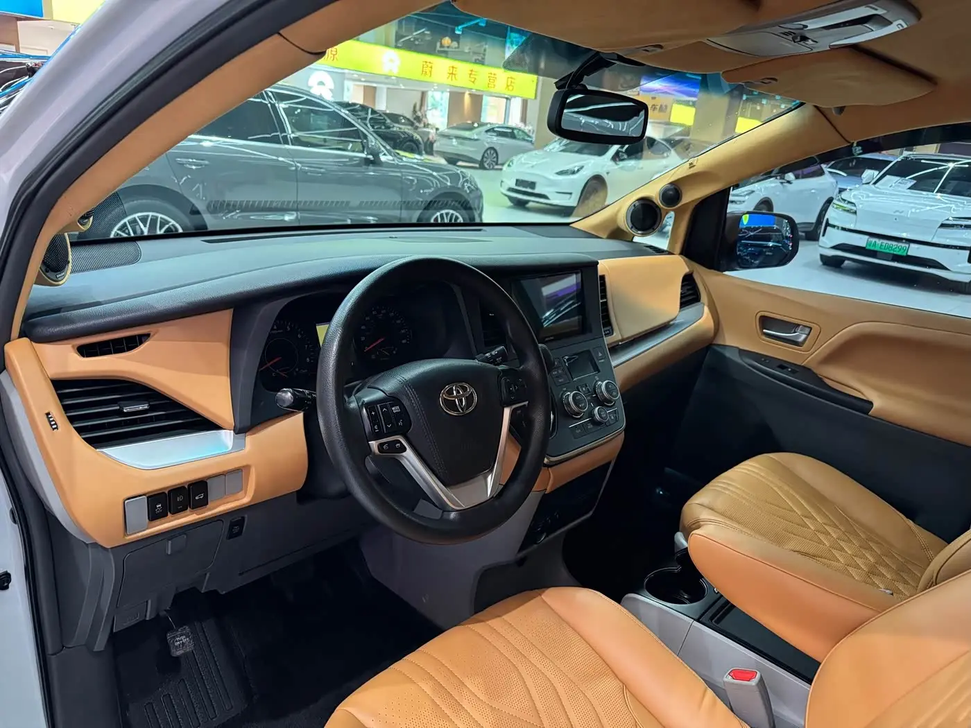 Toyota Sienna 2016 — Photo 8/18