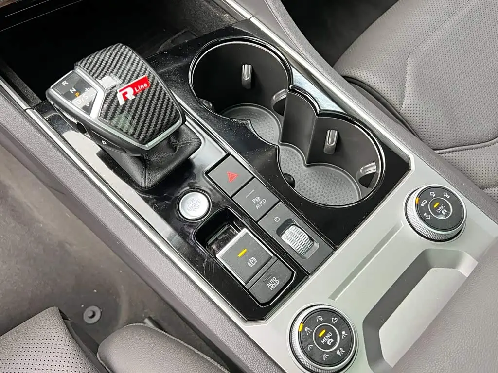Volkswagen Touareg 2022 — Photo 19/20