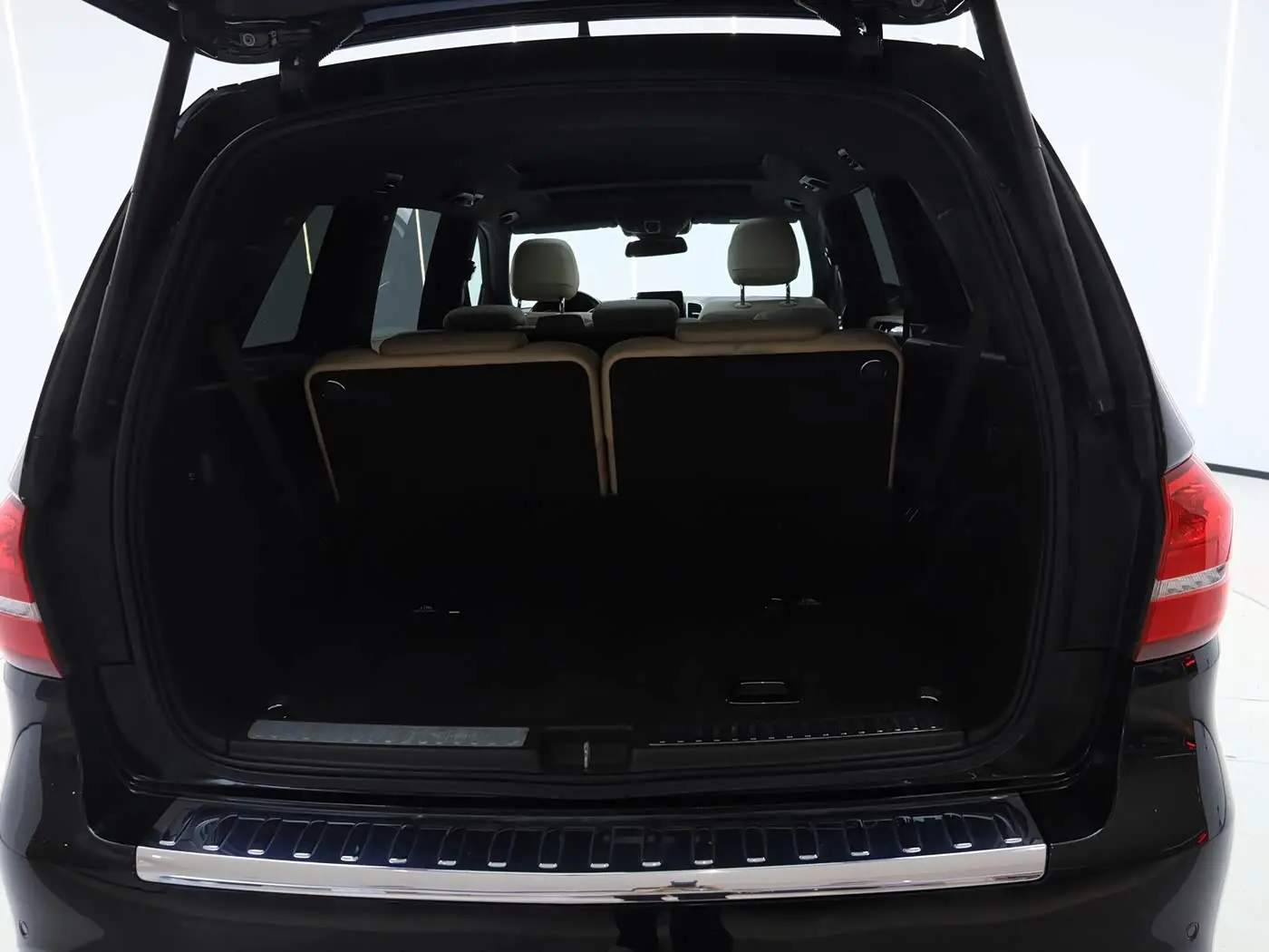 Mercedes-Benz GLS 2018 — Photo 12/20