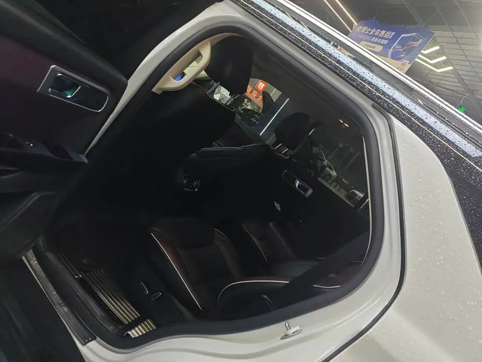 Ford Explorer 2023 — Photo 7/16