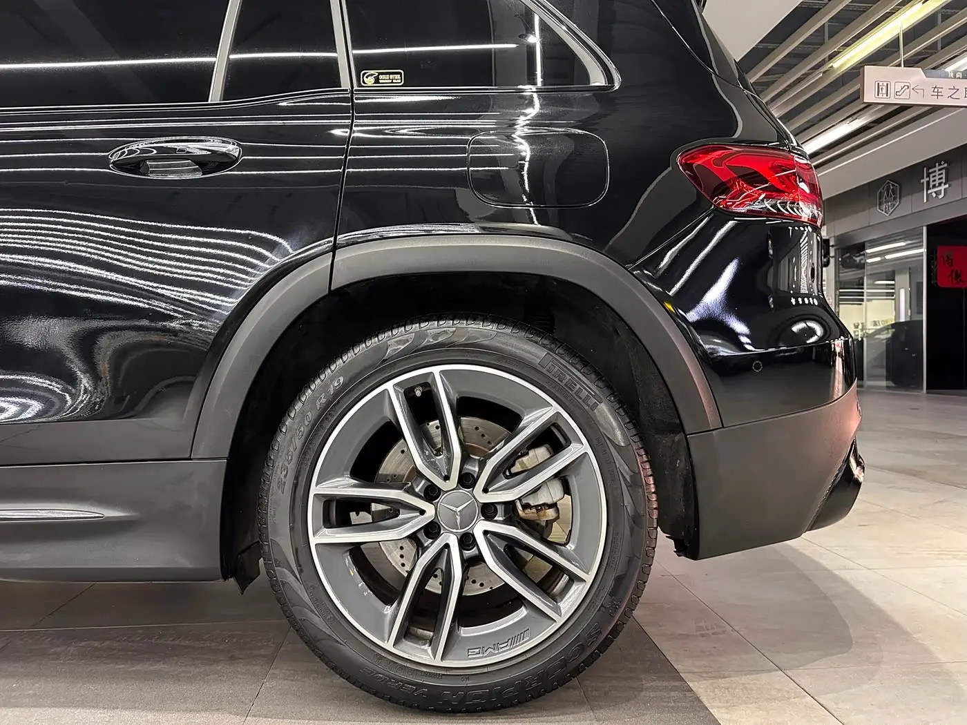 Mercedes-Benz GLB AMG 2023 — Photo 19/20