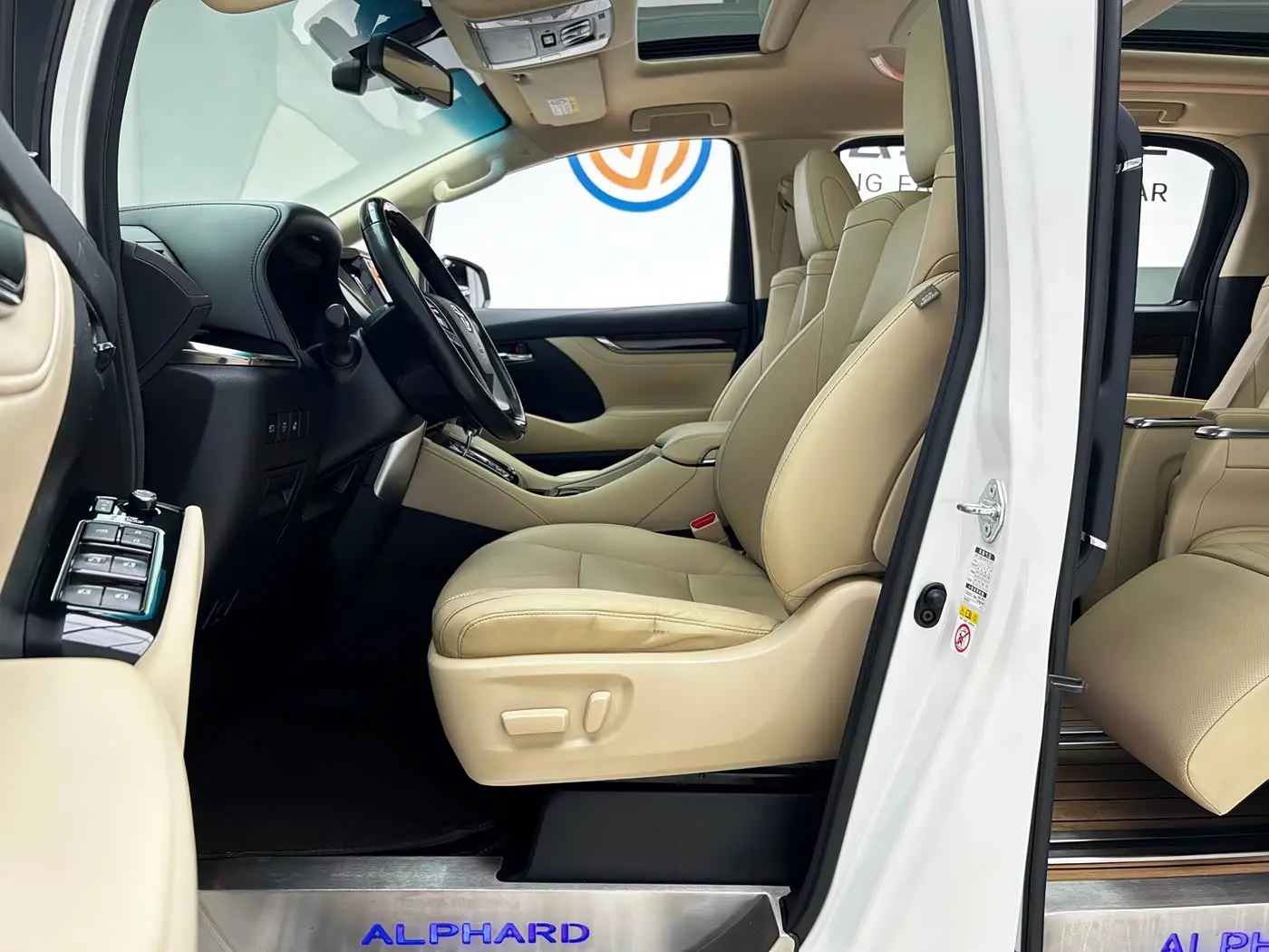 Toyota Alphard 2018 — Photo 6/20