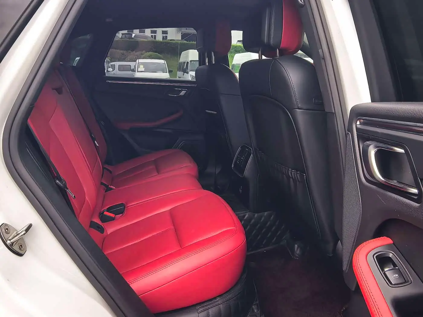 Porsche Macan 2020 — Photo 13/20