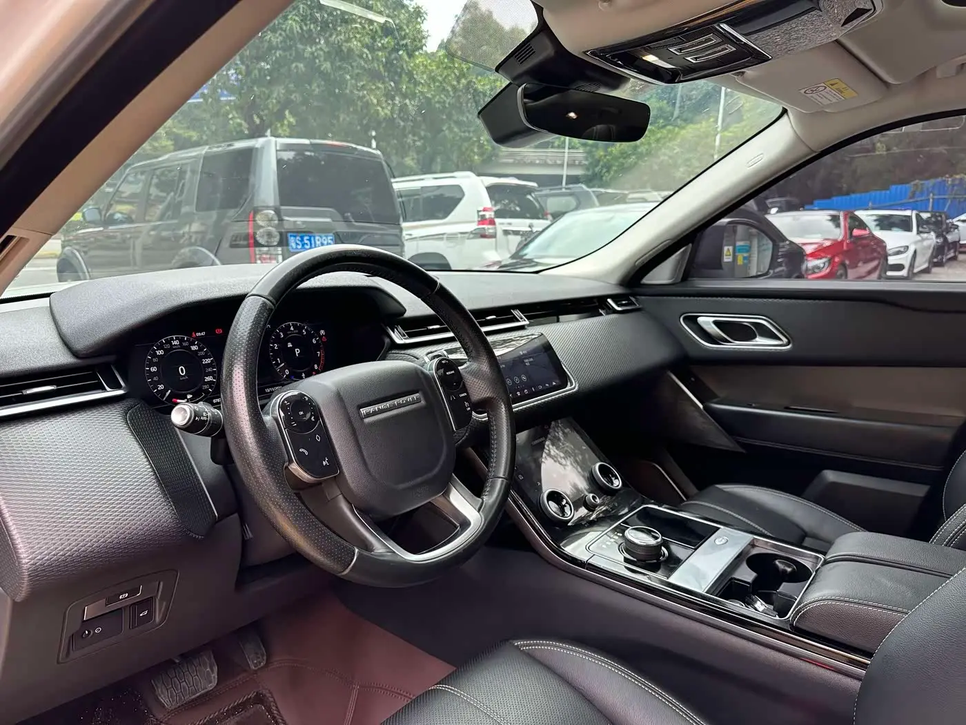 Land Rover Range Rover Velar 2019 — Photo 10/17
