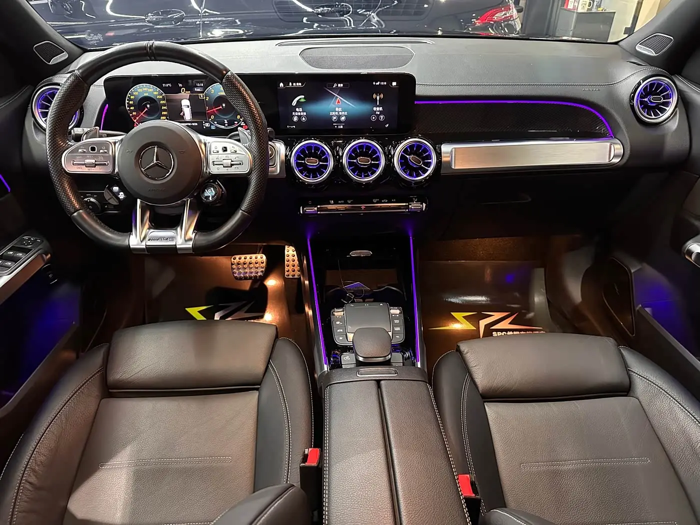Mercedes-Benz GLB AMG 2023 — Photo 11/20