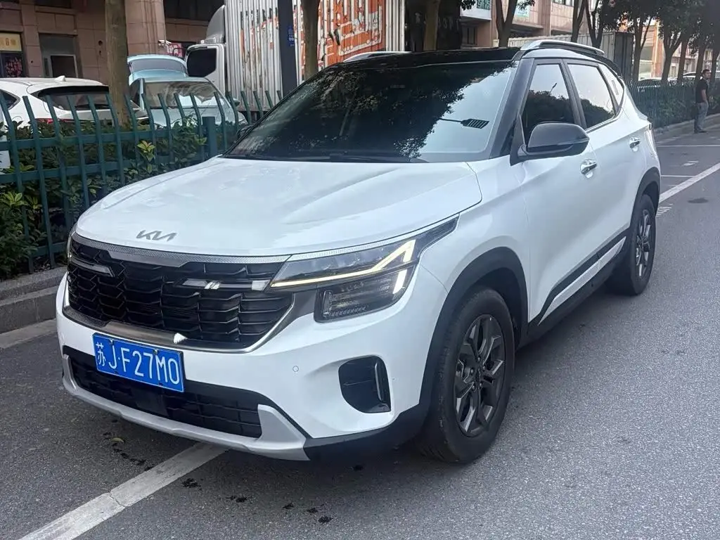 Kia Seltos 2023 — Photo 1/11