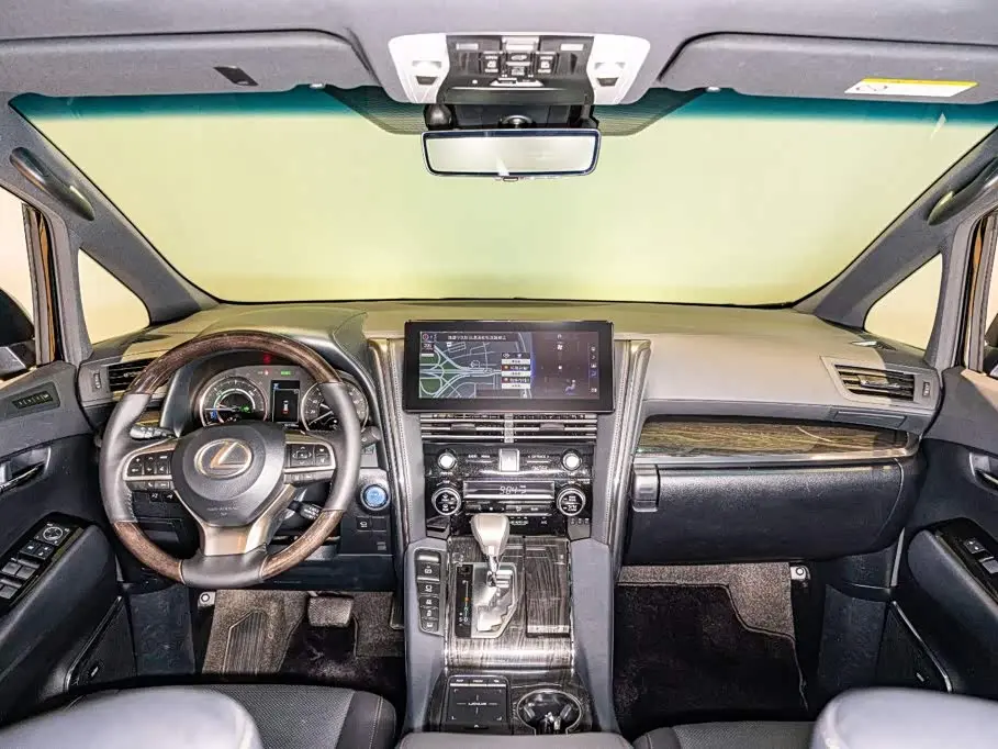 Lexus LM 2022 — Photo 10/20