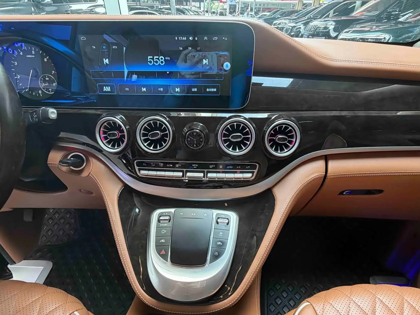 Mercedes-Benz Vito 2022 — Photo 11/20