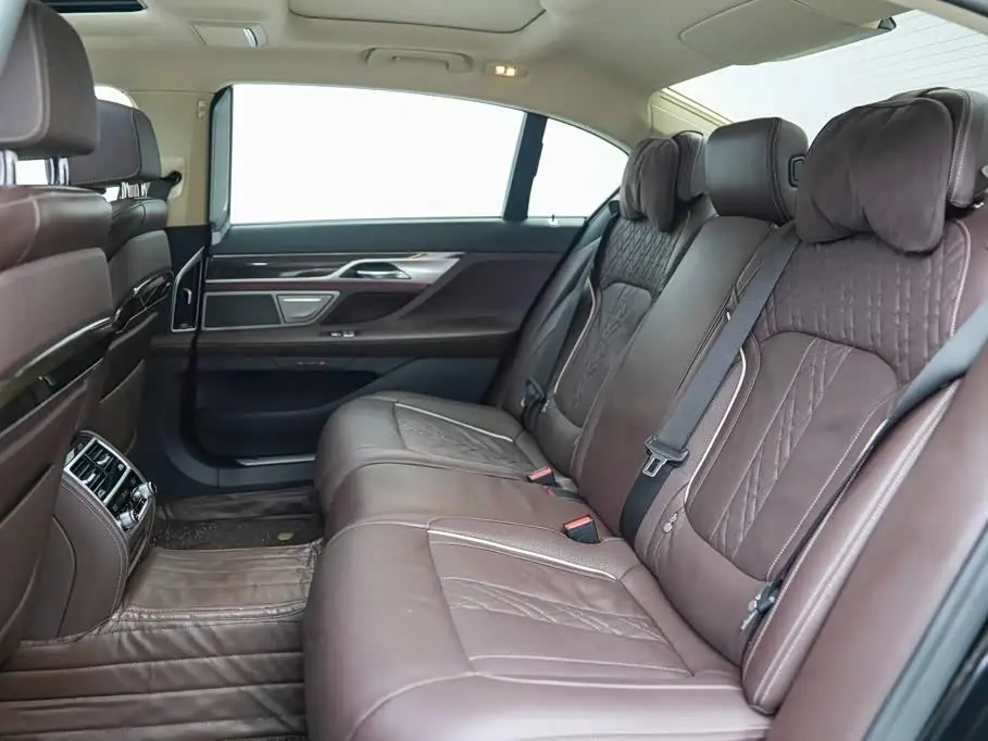 BMW 7 Series 2020 — Photo 14/17