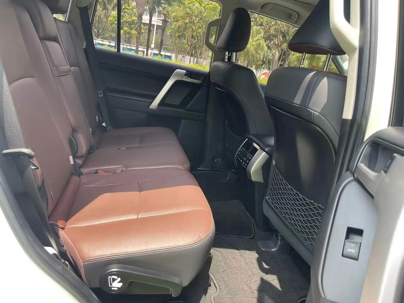 Toyota Prado 2019 — Photo 7/19