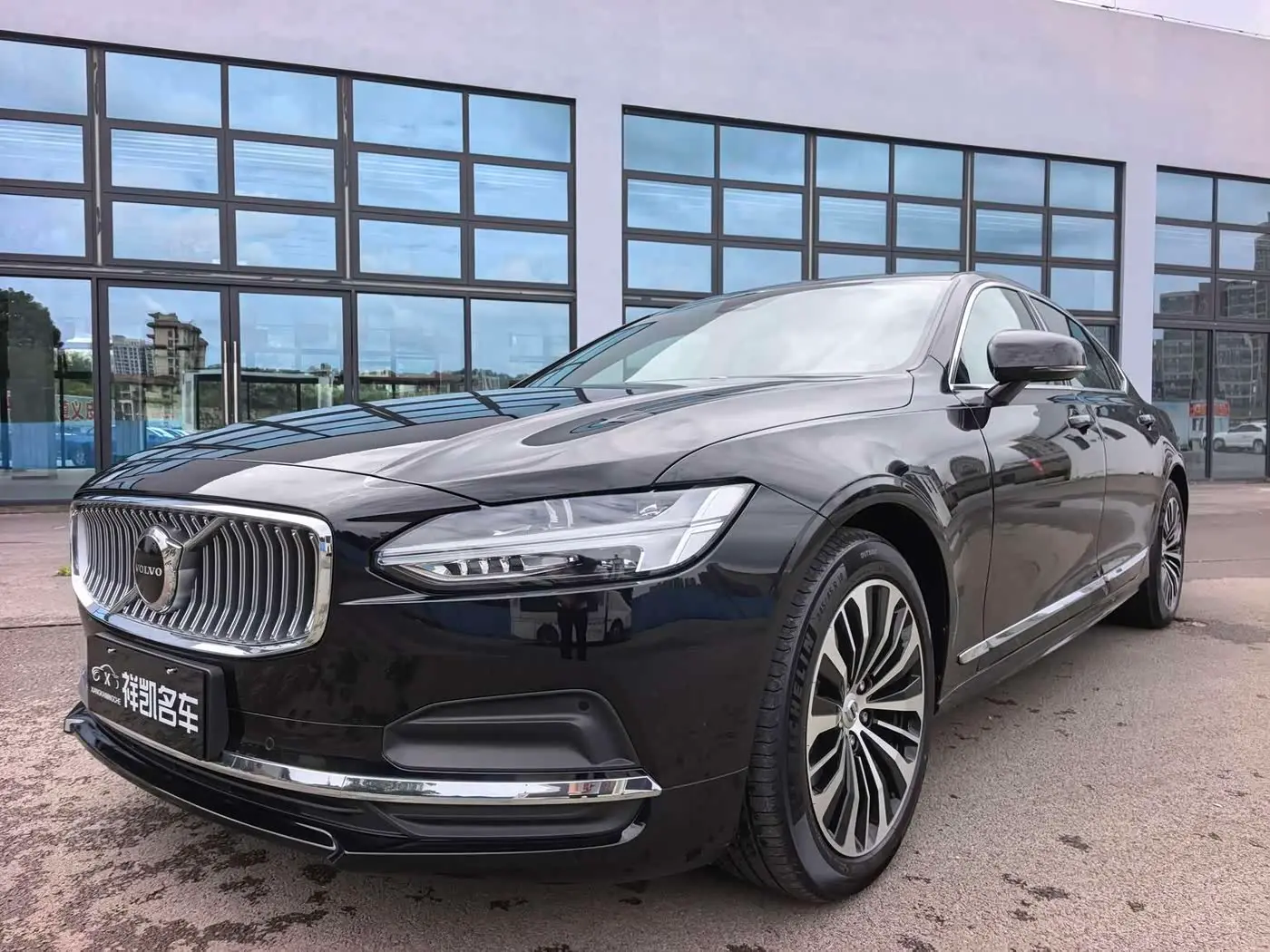 Volvo S90 2025 — Photo 1/12