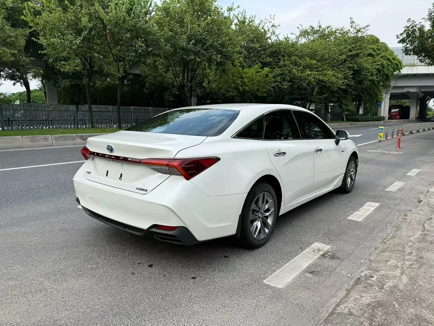 Toyota Avalon 2020 — Photo 3/9