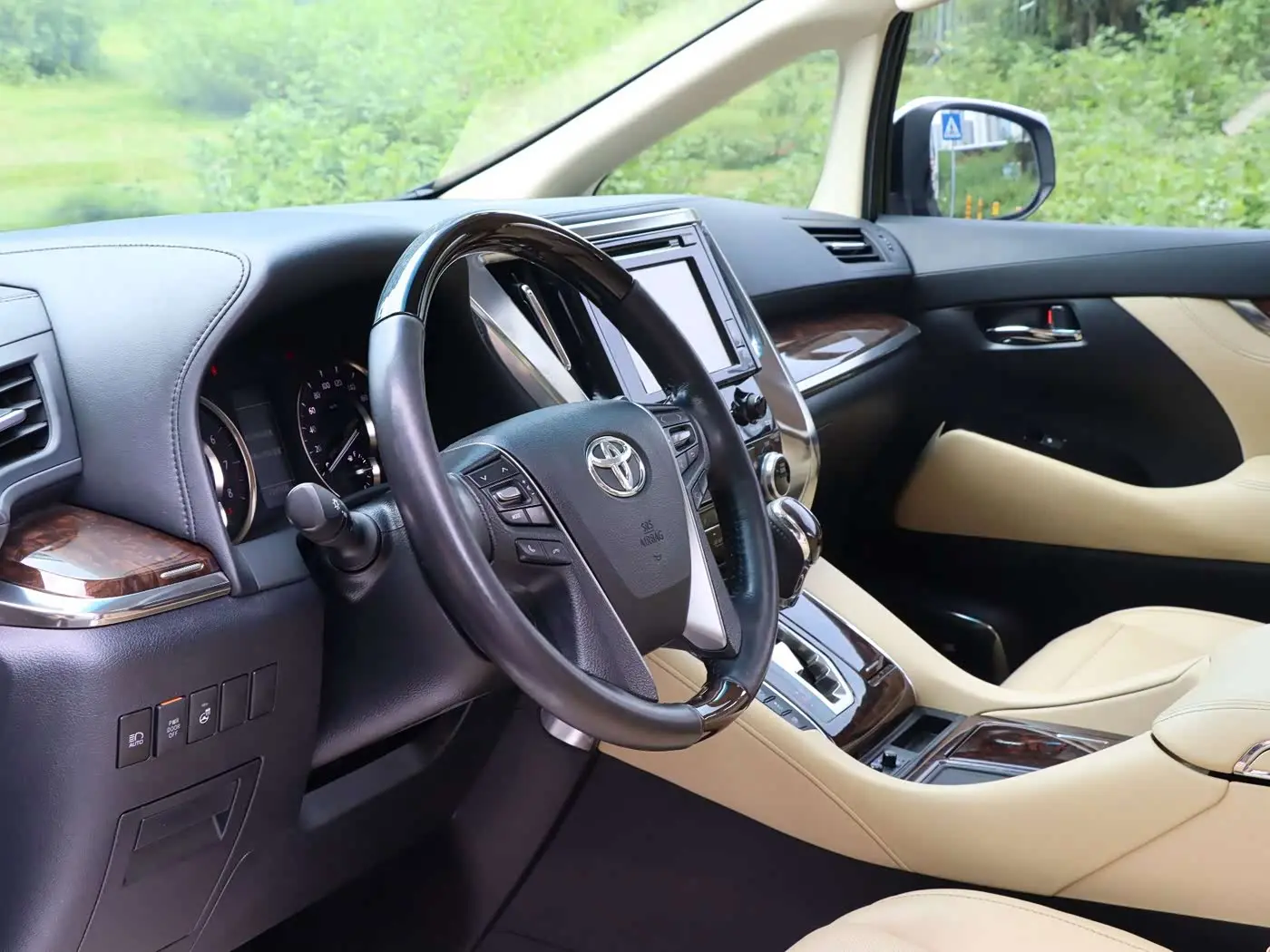 Toyota Alphard 2018 — Фото 14/16
