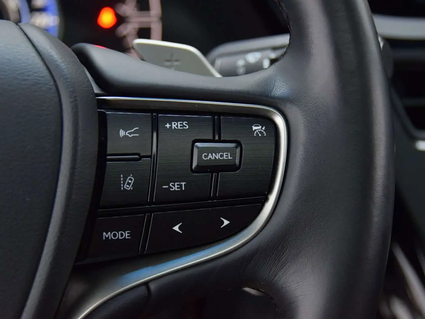 Lexus ES 2023 — Photo 10/20