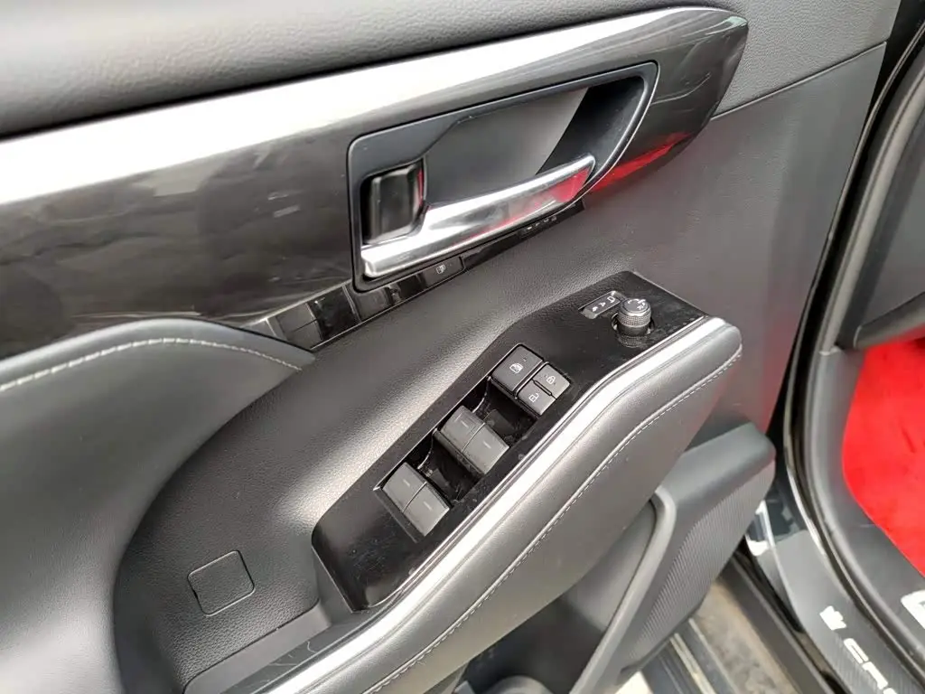 Toyota Crown Kluger 2024 — Photo 15/20