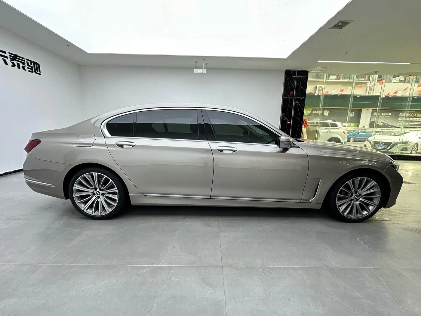 BMW 7 Series 2022 — Photo 11/20