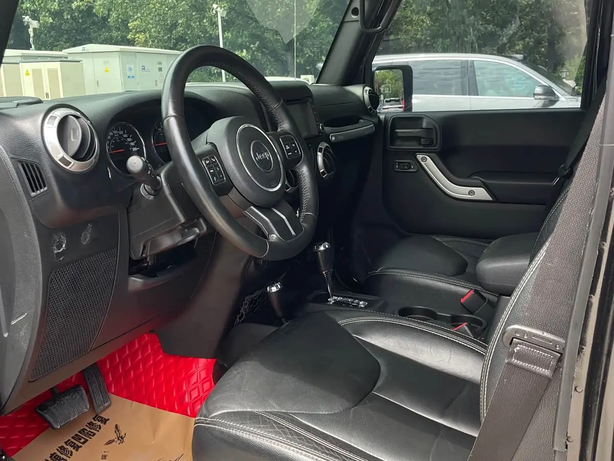 Jeep Wrangler 2016 — ფოტო 9/10