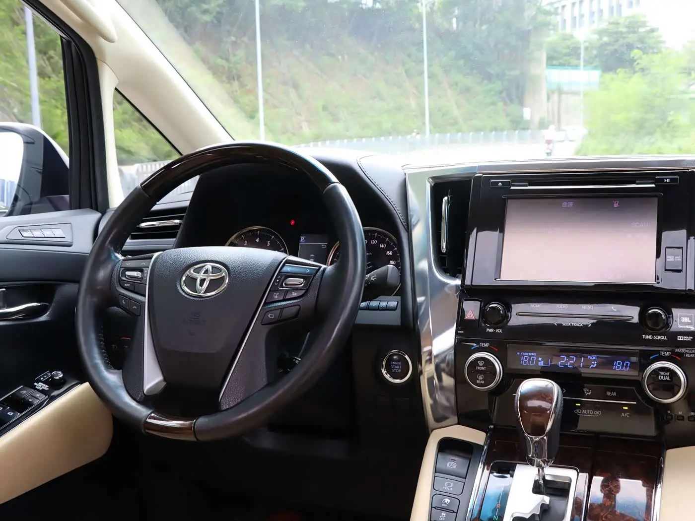 Toyota Alphard 2018 — Фото 16/16