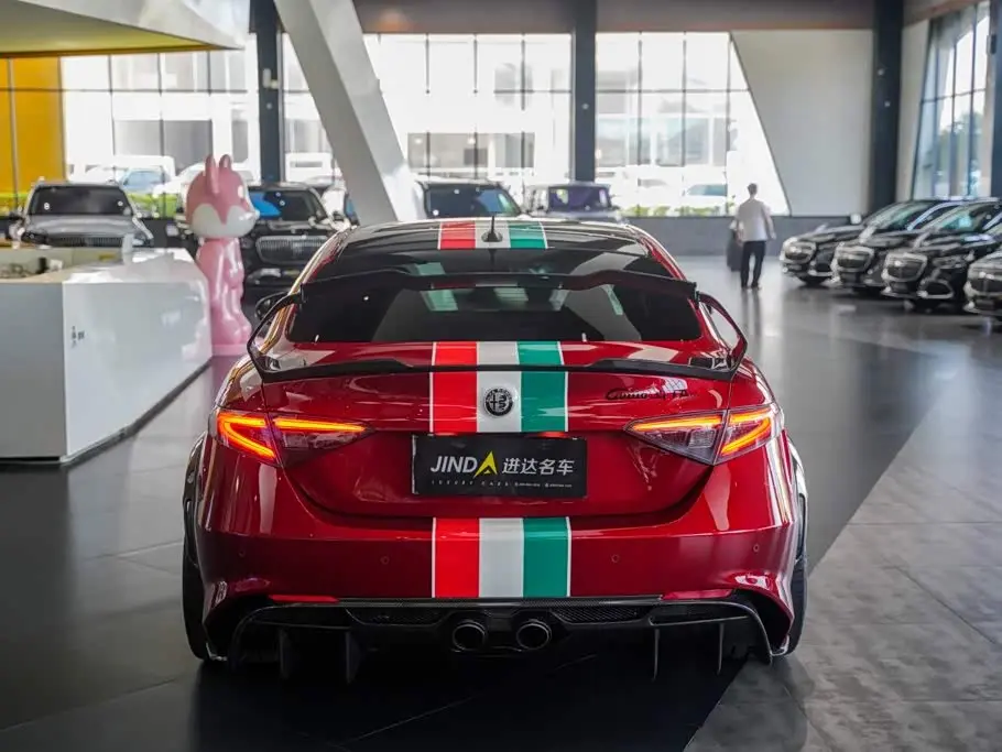 Alfa Romeo Giulia 2023 — Фото 16/19
