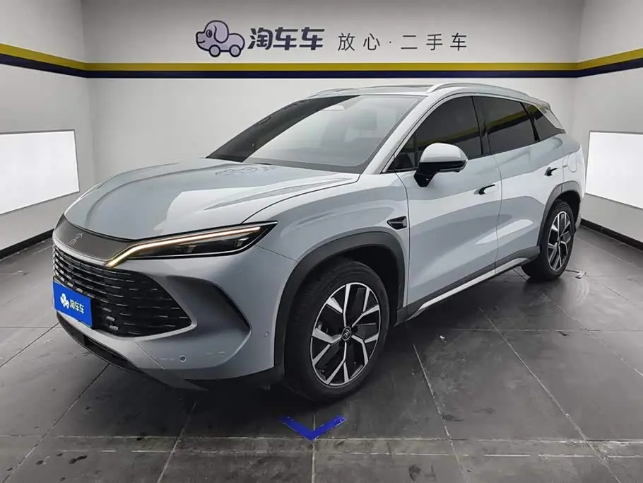 BYD Song L DM-i 2025 — Photo 1/16