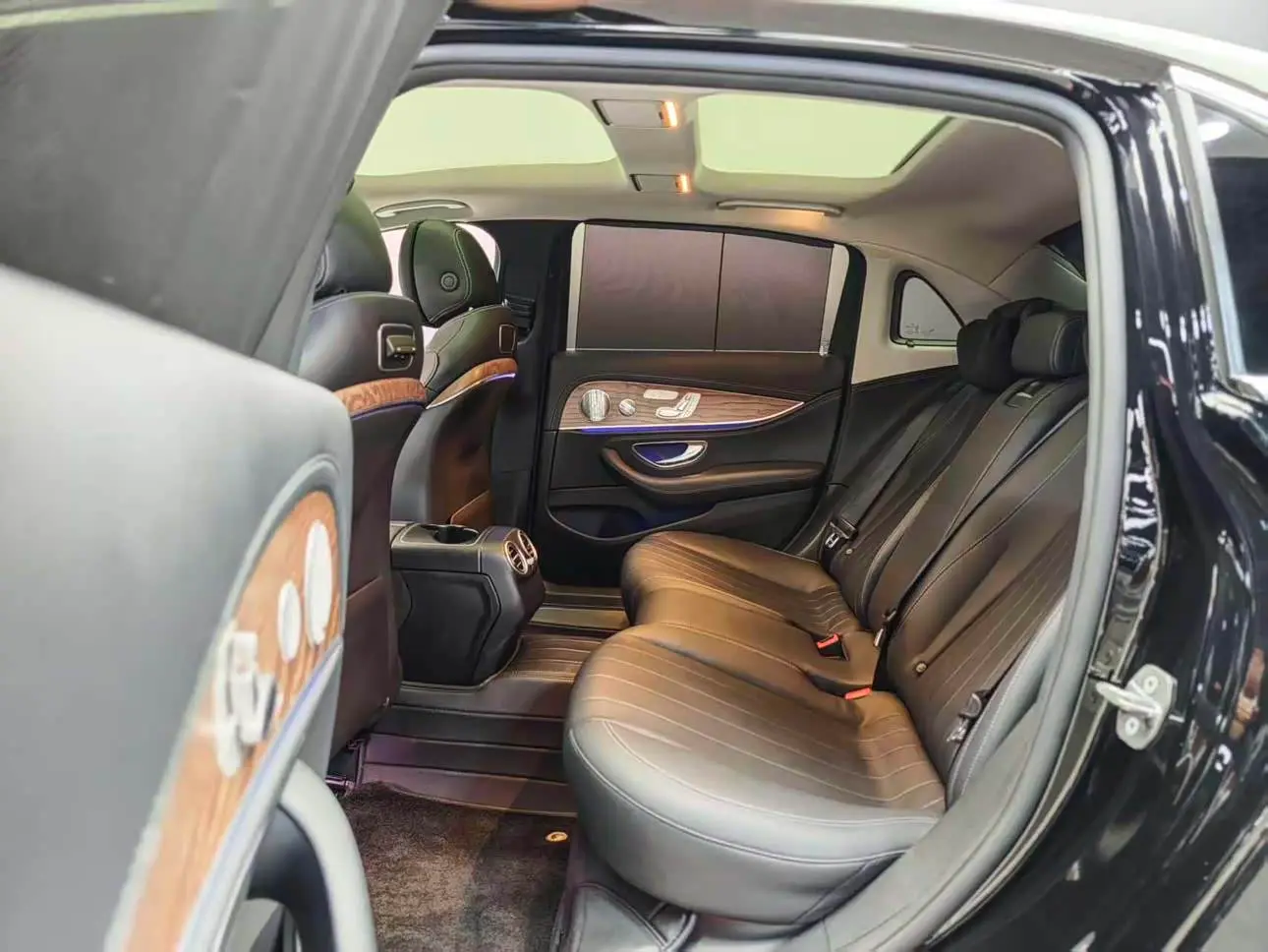 Mercedes-Benz E-Class 2020 — Photo 6/17