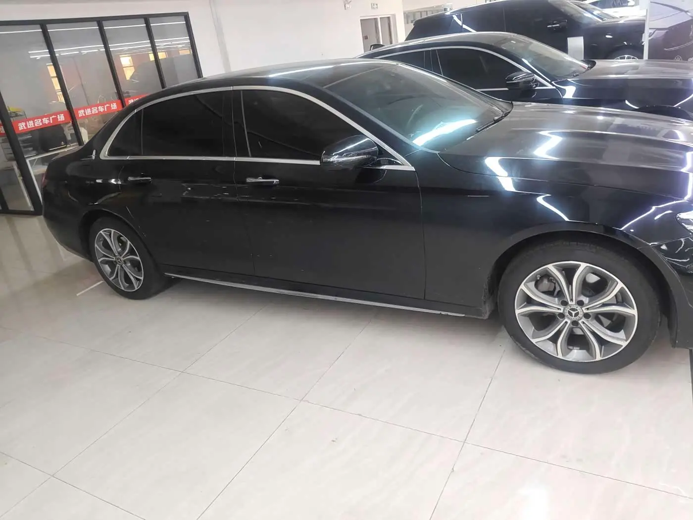 Mercedes-Benz E-Class 2023 — Photo 2/6