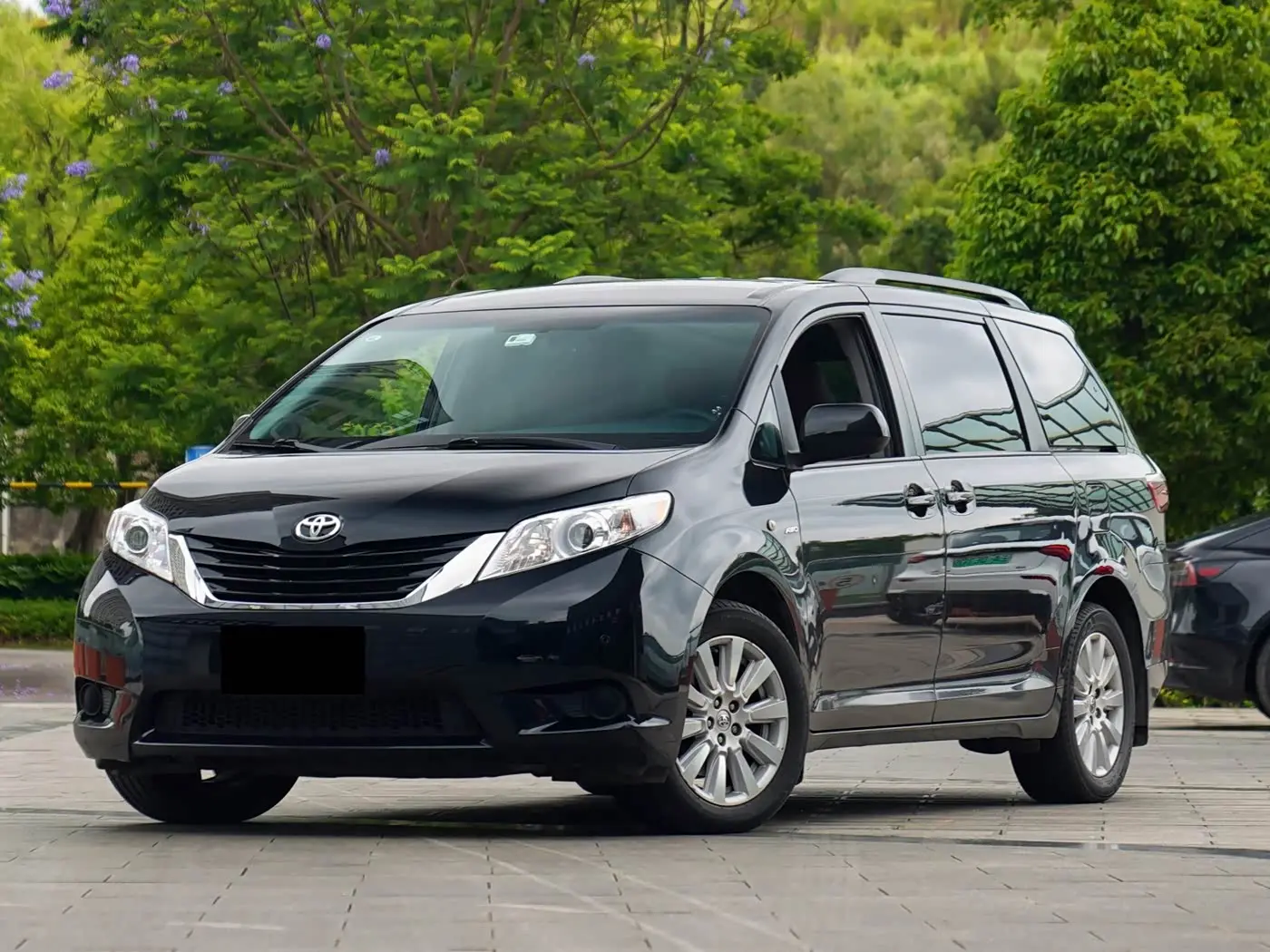 Toyota Sienna 2017 — Photo 1/13