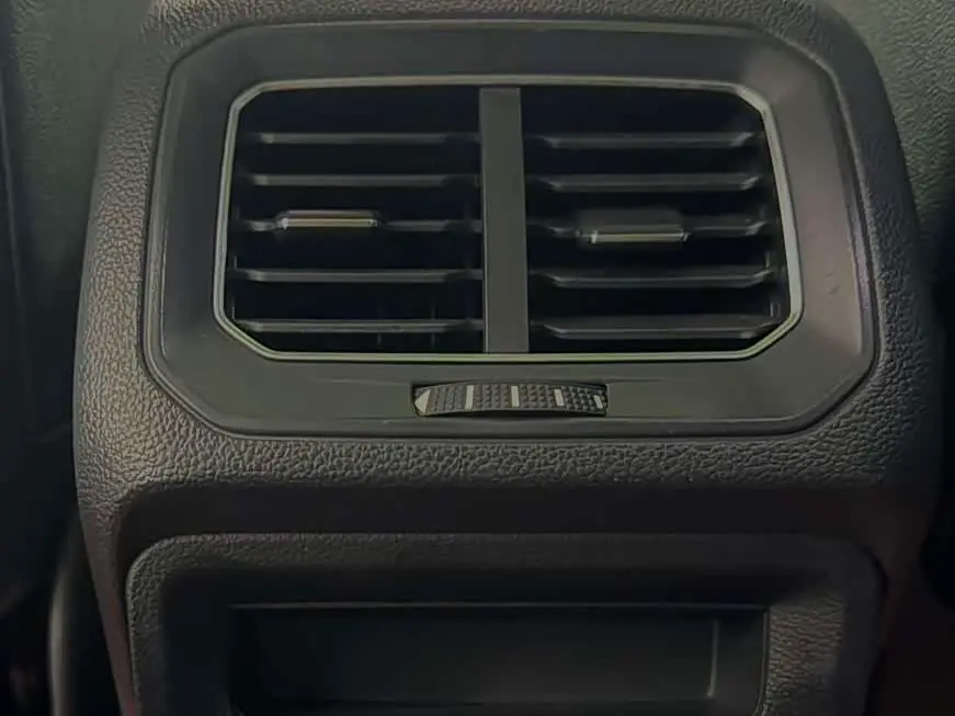 Volkswagen Tiguan L 2022 — Photo 17/20