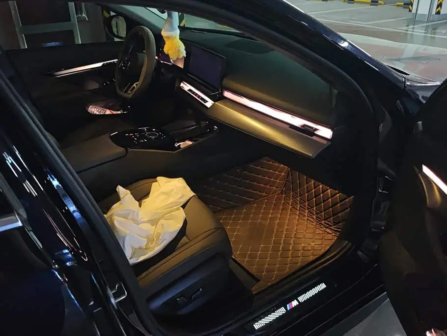 BMW 5 Series 2025 — Photo 8/16