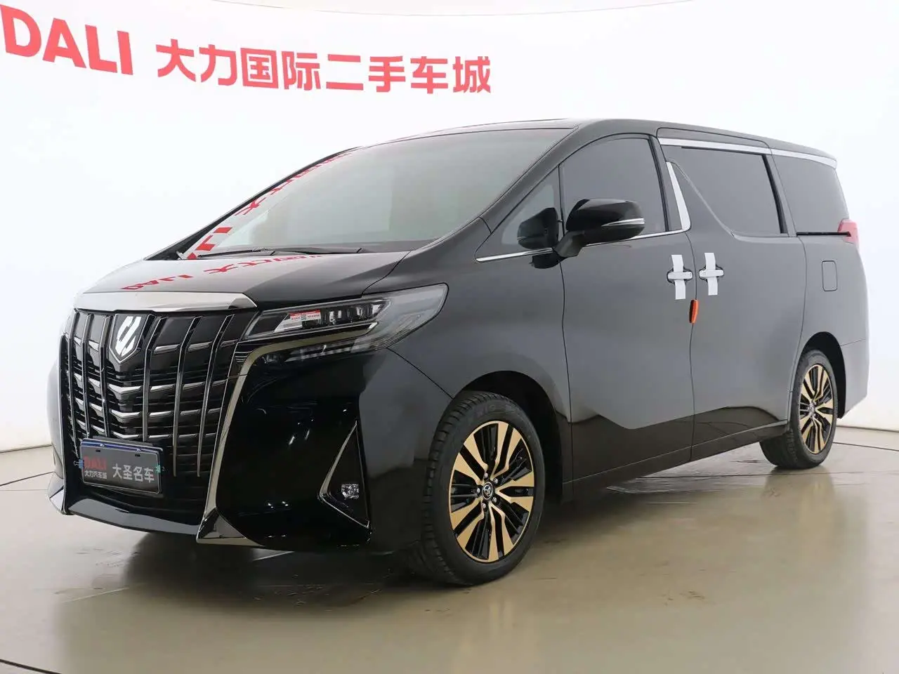 Toyota Alphard 2018 — Photo 1/20