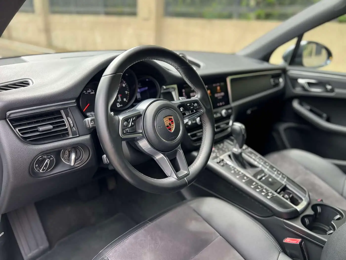 Porsche Macan 2019 — Photo 8/18