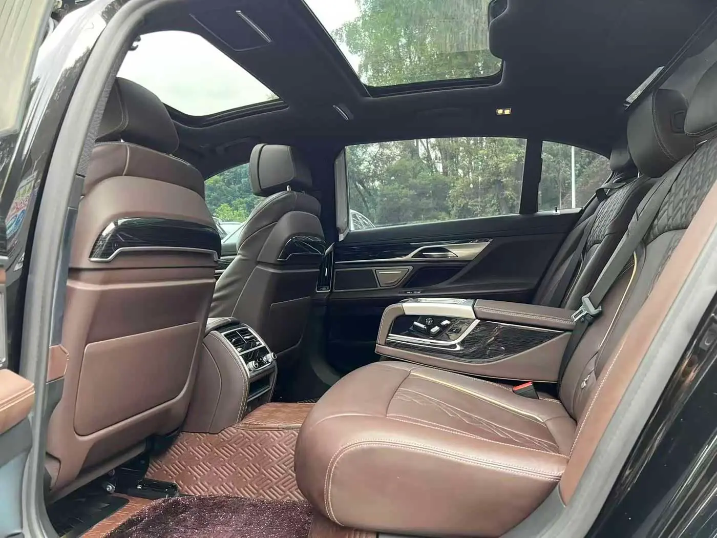 BMW 7 Series 2021 — Photo 7/18