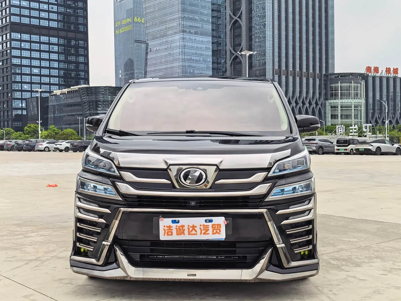 Toyota Vellfire 2020 — Photo 2/20