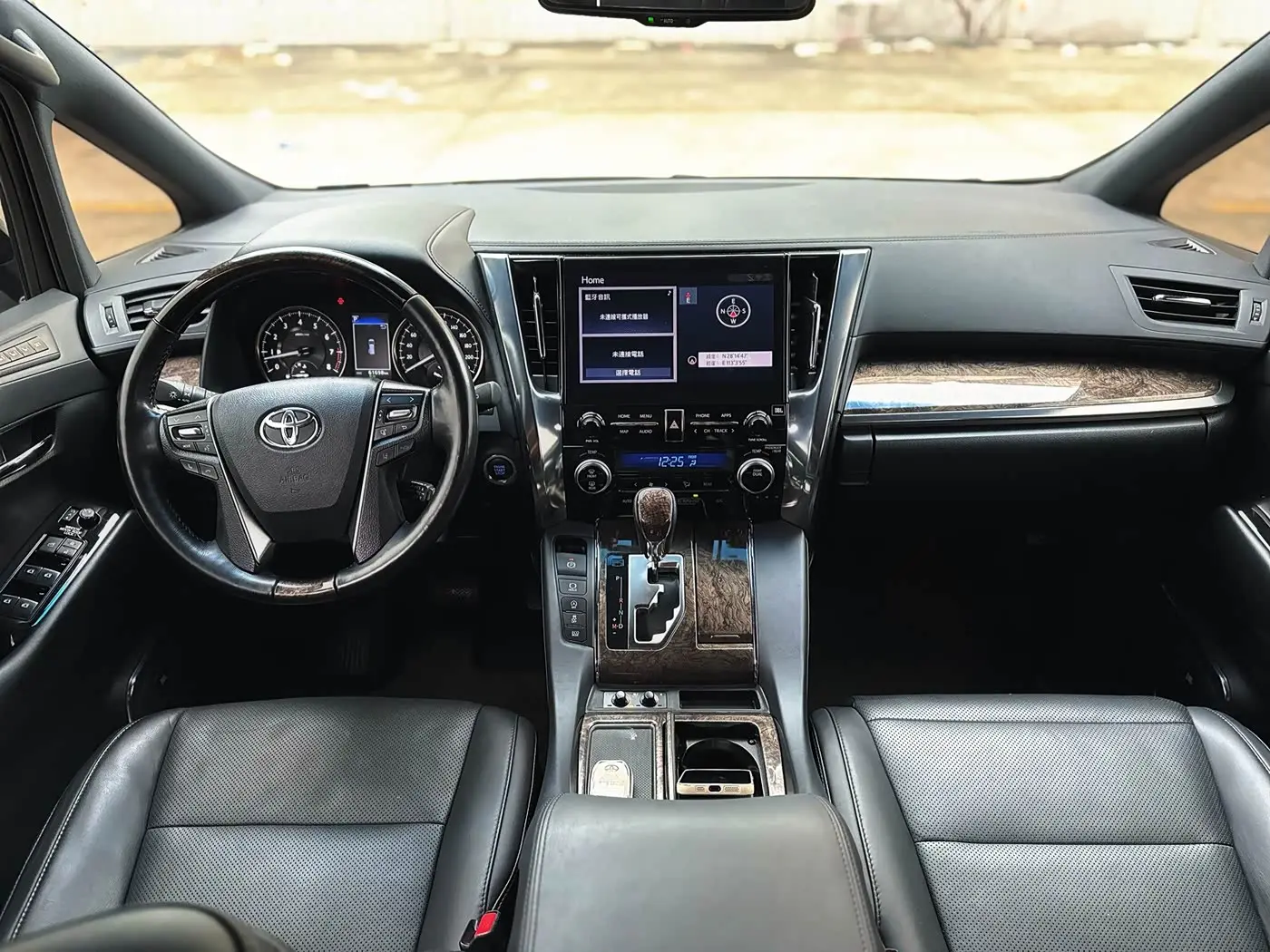 Toyota Alphard 2022 — Şəkil 5/9