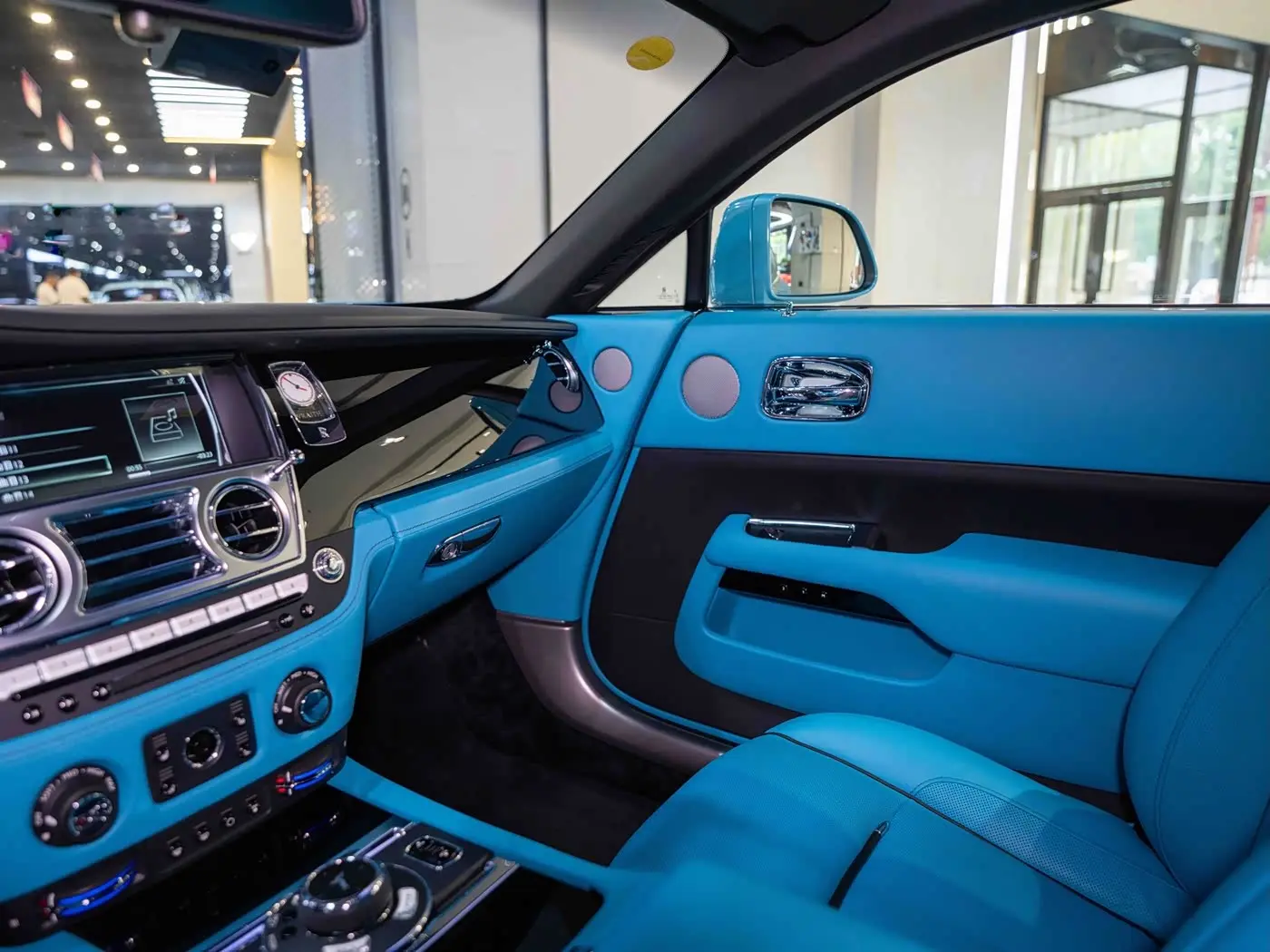 Rolls-Royce Wraith 2019 — Фото 19/20