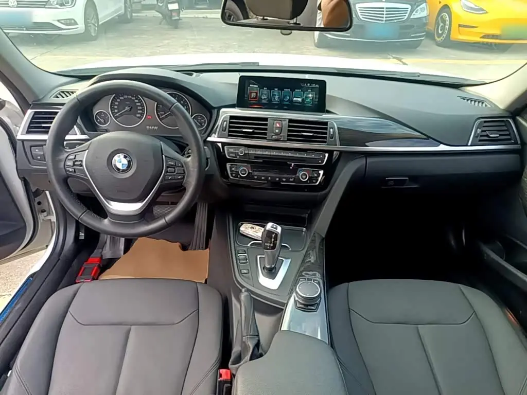 BMW 3 Series 2017 — Фото 10/20