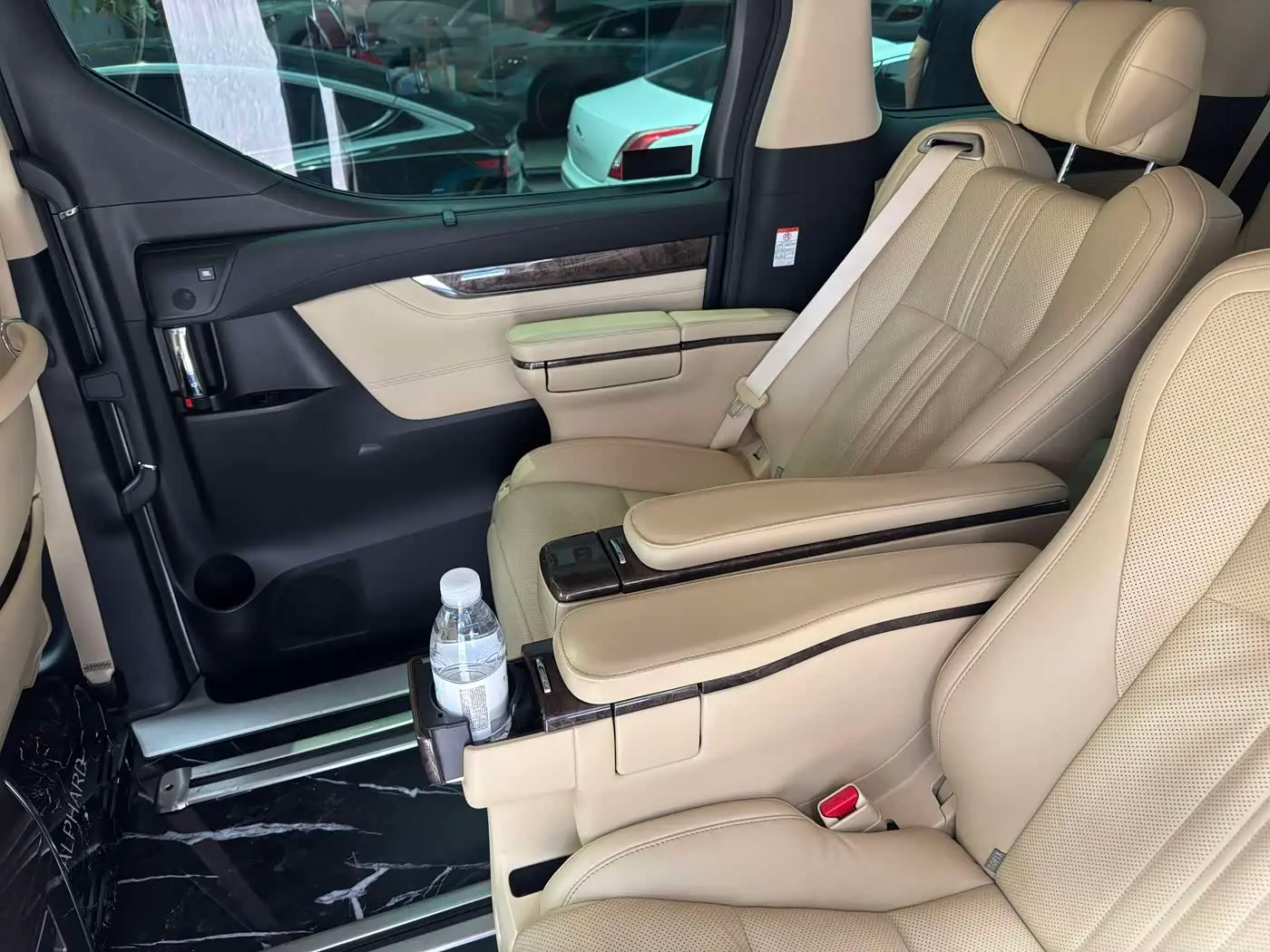 Toyota Alphard 2021 — Фото 12/17