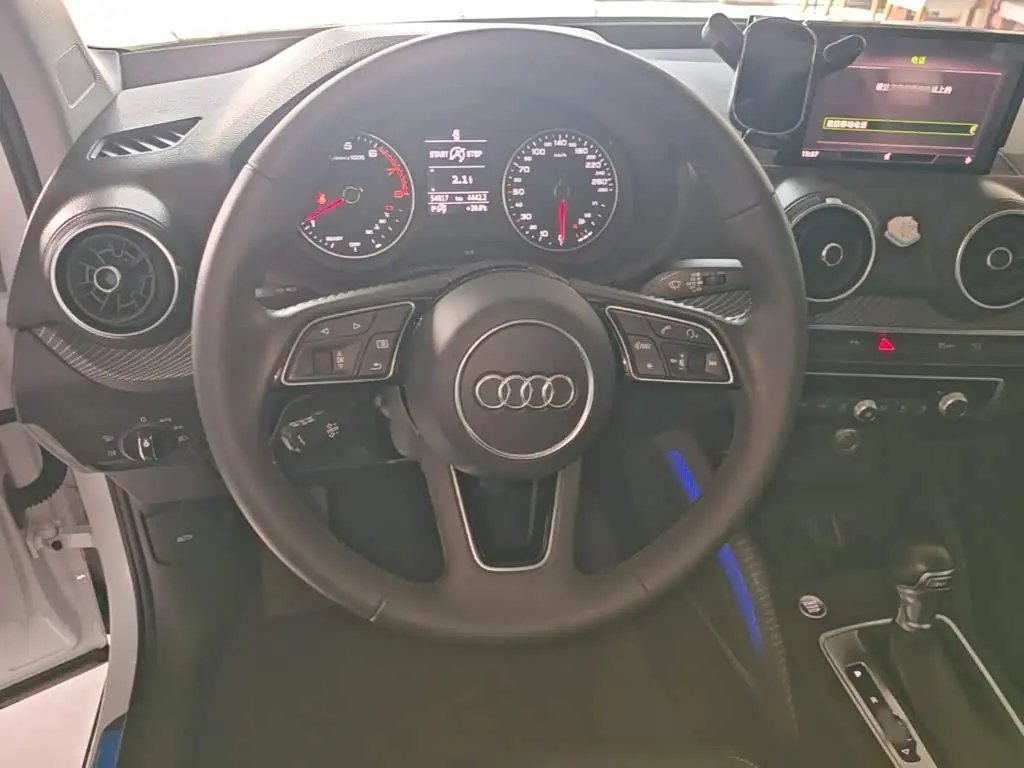 Audi Q2L 2020 — Photo 11/20
