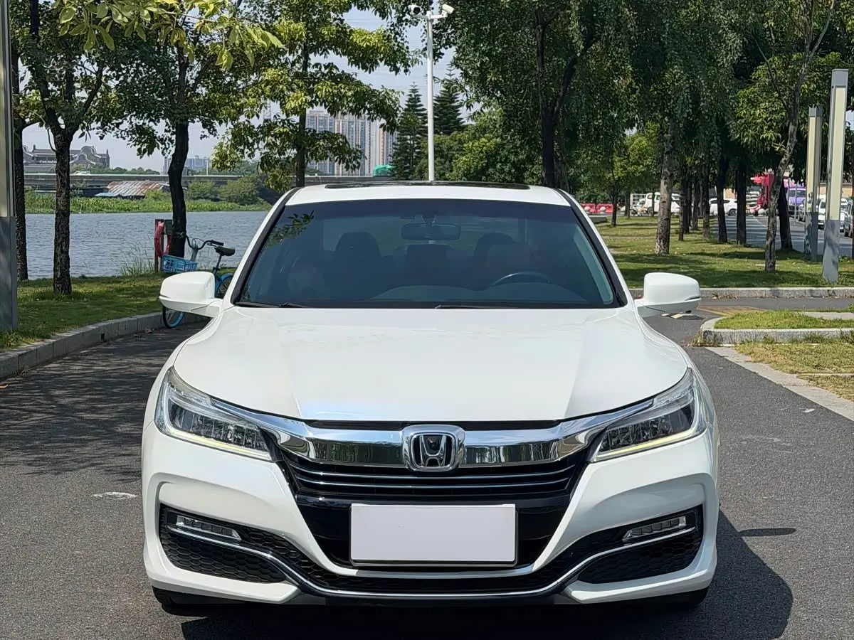 Honda Accord 2018 — Фото 2/18