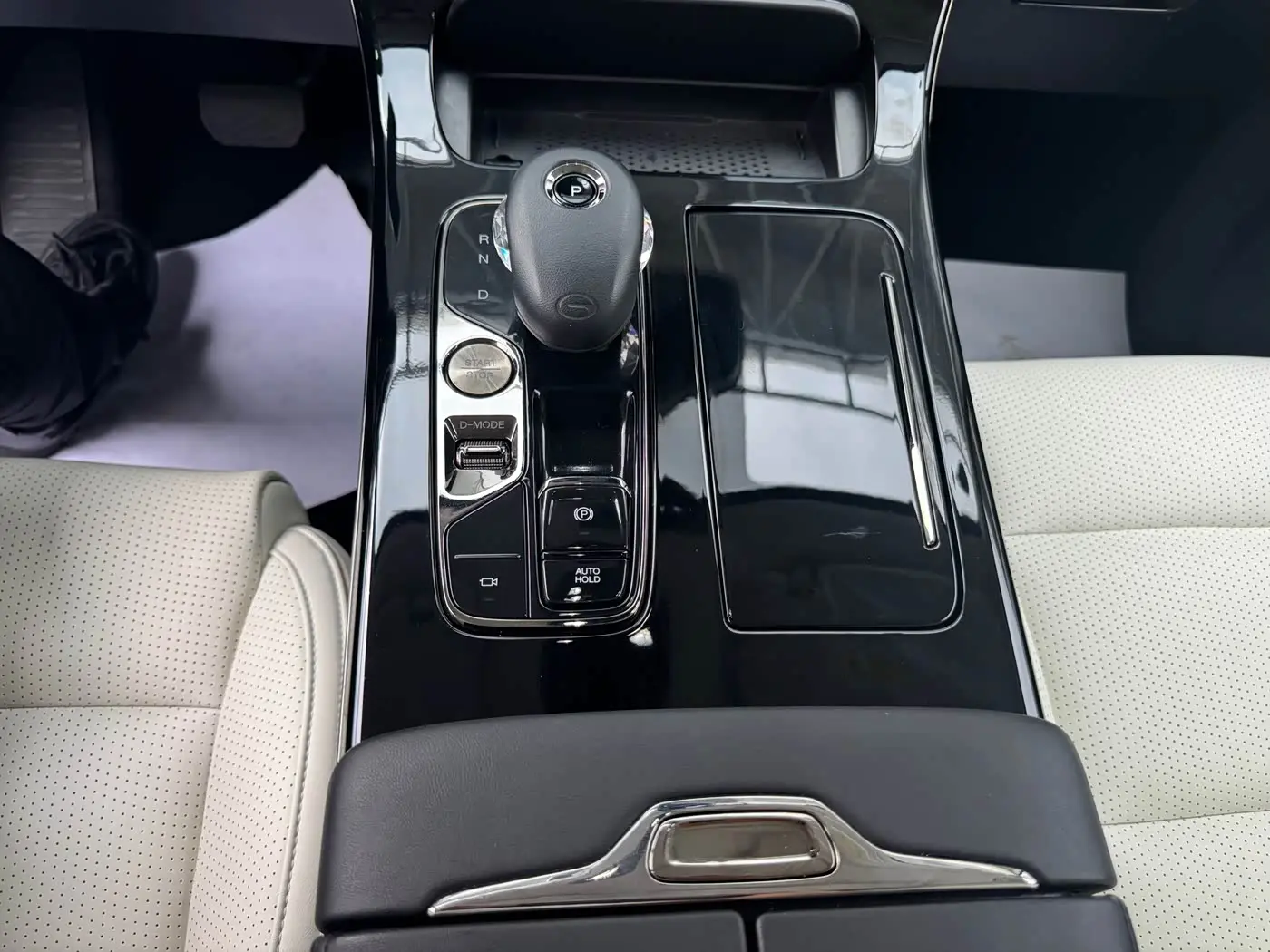 GAC Trumpchi Trumpchi E9 2023 — Photo 9/18